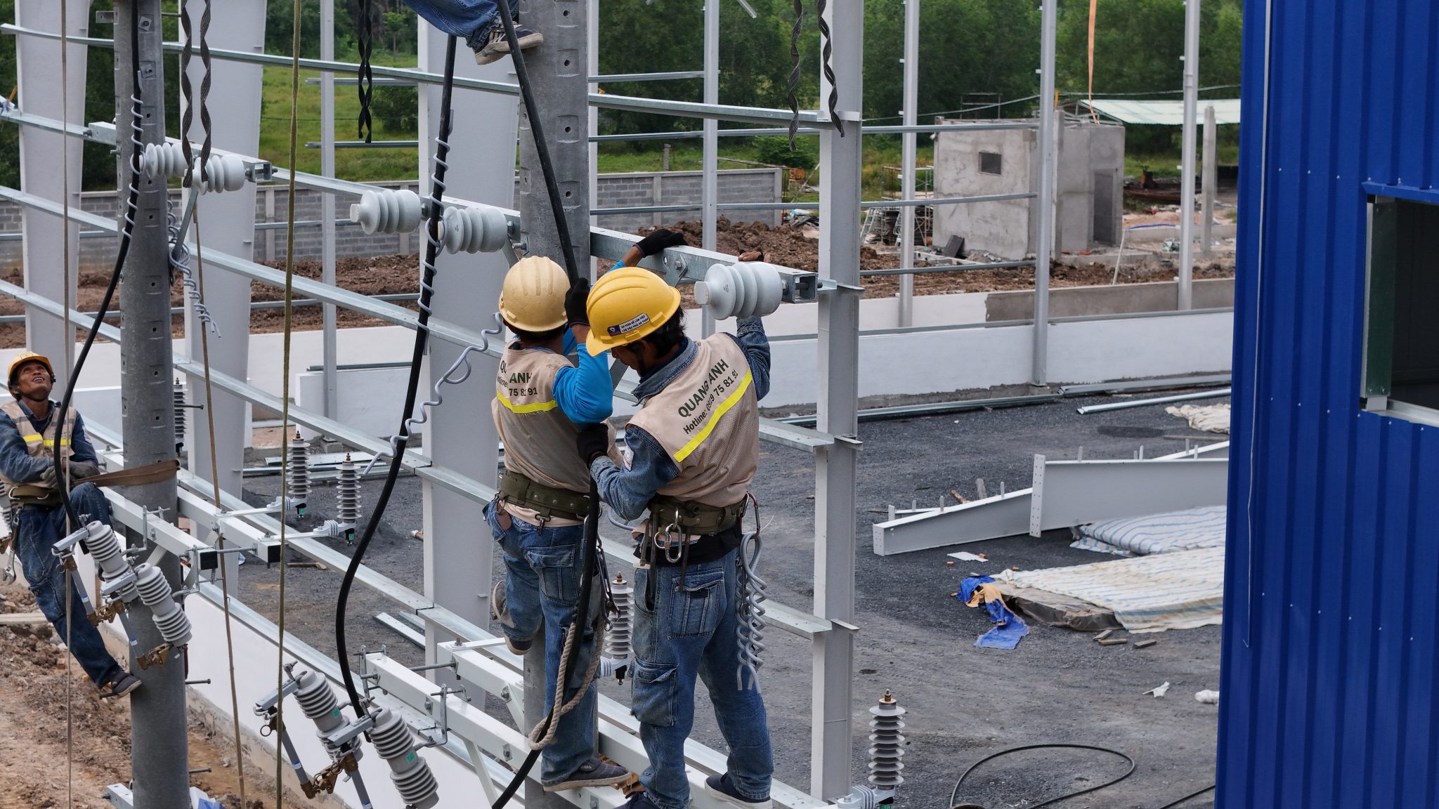Hệ thống trạm biến áp đang vận hành Hệ thống trạm biến áp đang vận hành