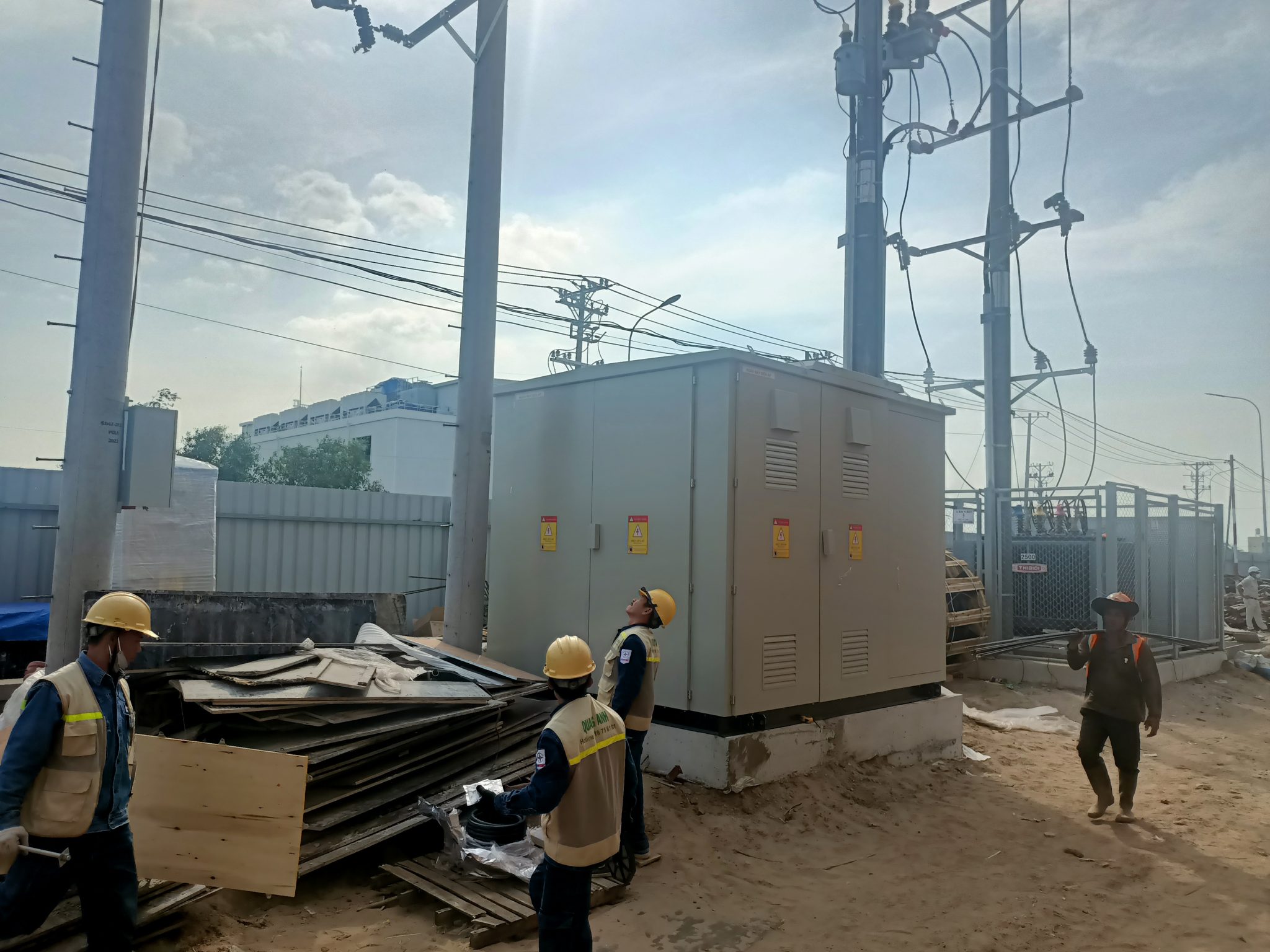 Hình ảnh về các kiểu trạm biến áp khác nhau.