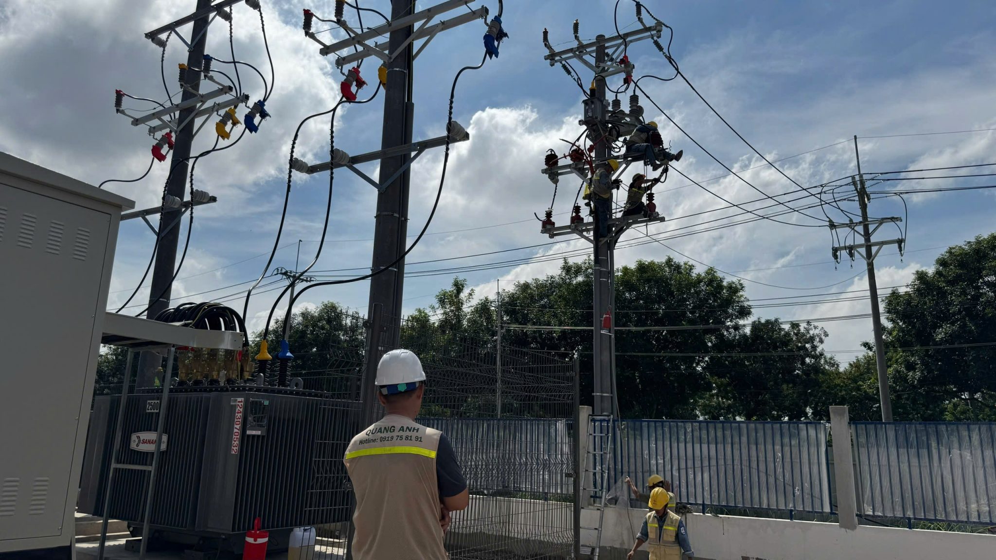 地下電気システムの施工 クアンアインコンスによって建設された地下電線と変電所の画像。