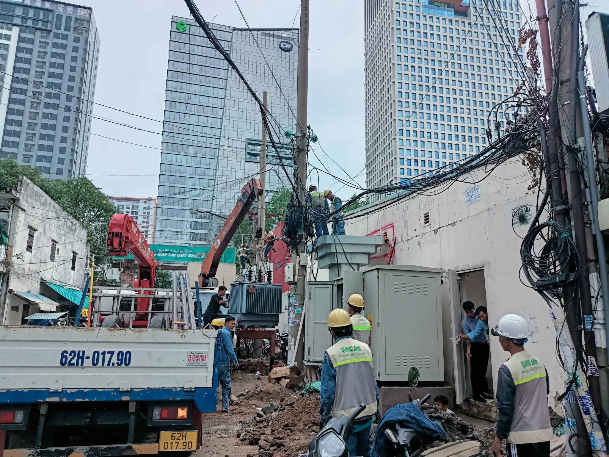 クアンアンコンズ - 変圧器と急速充電 クアンアンコンズの変圧器と急速充電ステーション