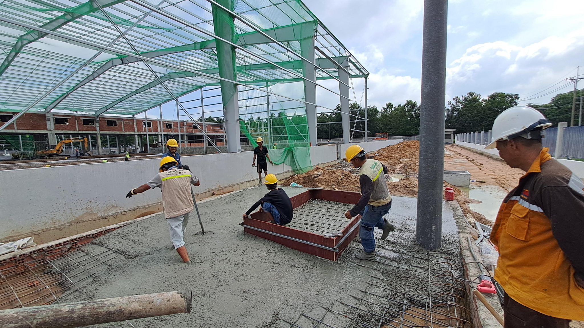 Trạm biến áp công suất lớn tại khu công nghiệp.