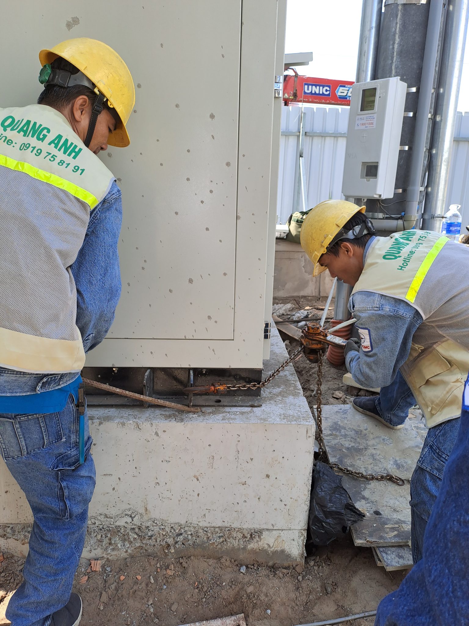QuangAnhconsの太陽光発電システム QuangAnhconsの屋根と浮き上がる太陽光発電システム