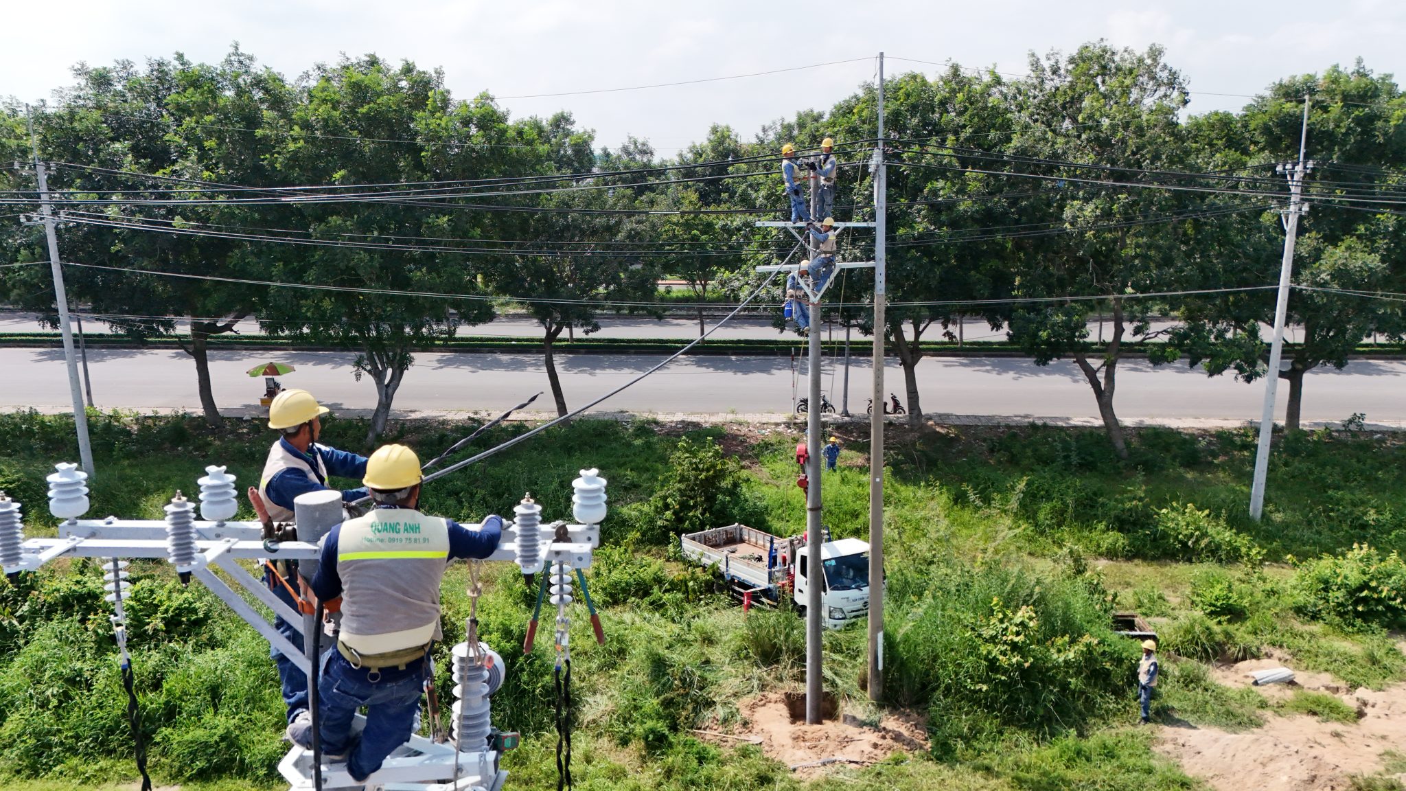 Đội Ngũ Quanganhcons Đội ngũ Quanganhcons làm việc tại dự án cơ điện.