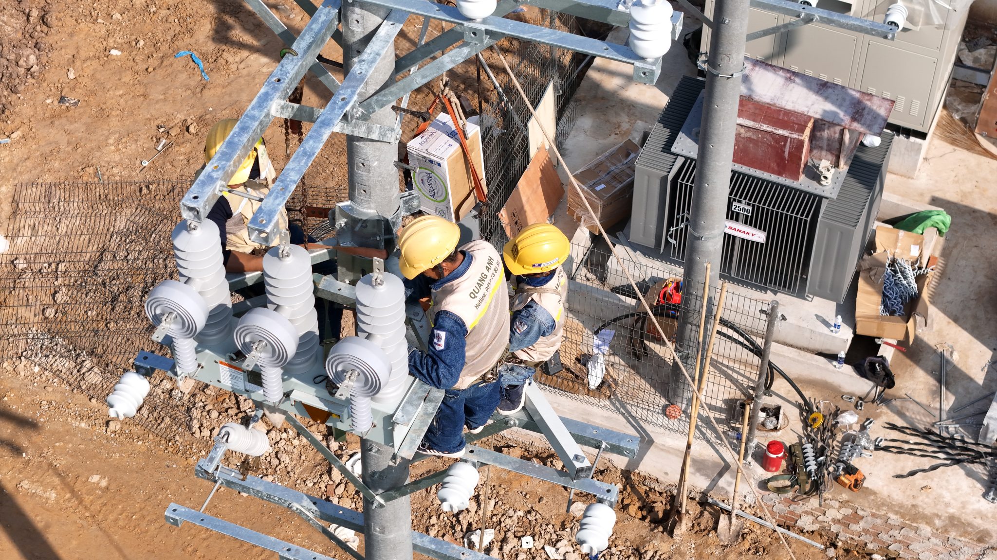 220kV送電システム ニョンタックの送電線