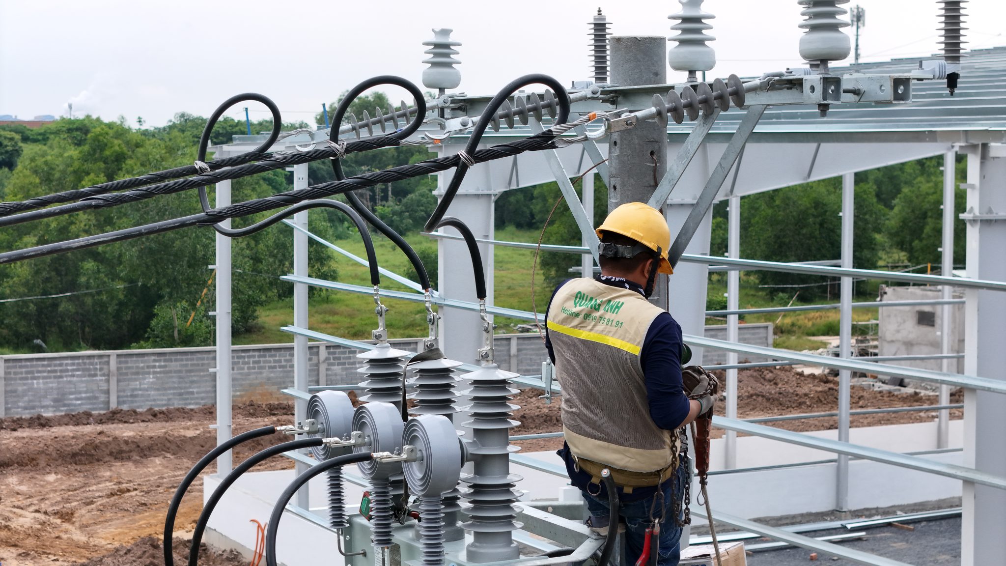 Карта солнечной радиации Куангнгай с показателем PVout для прогнозирования энергии