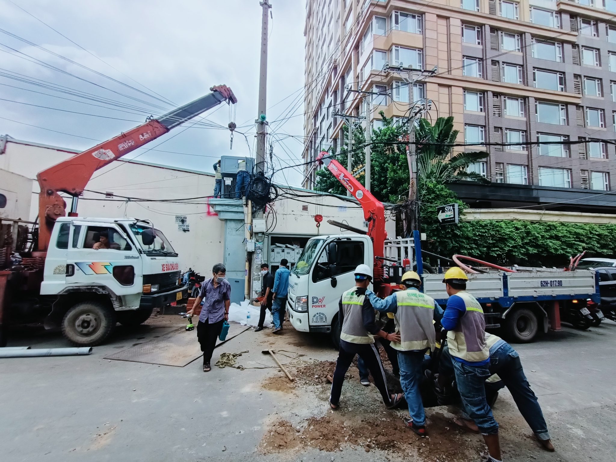 Nhà thầu kiểm tra tài liệu quy định điện